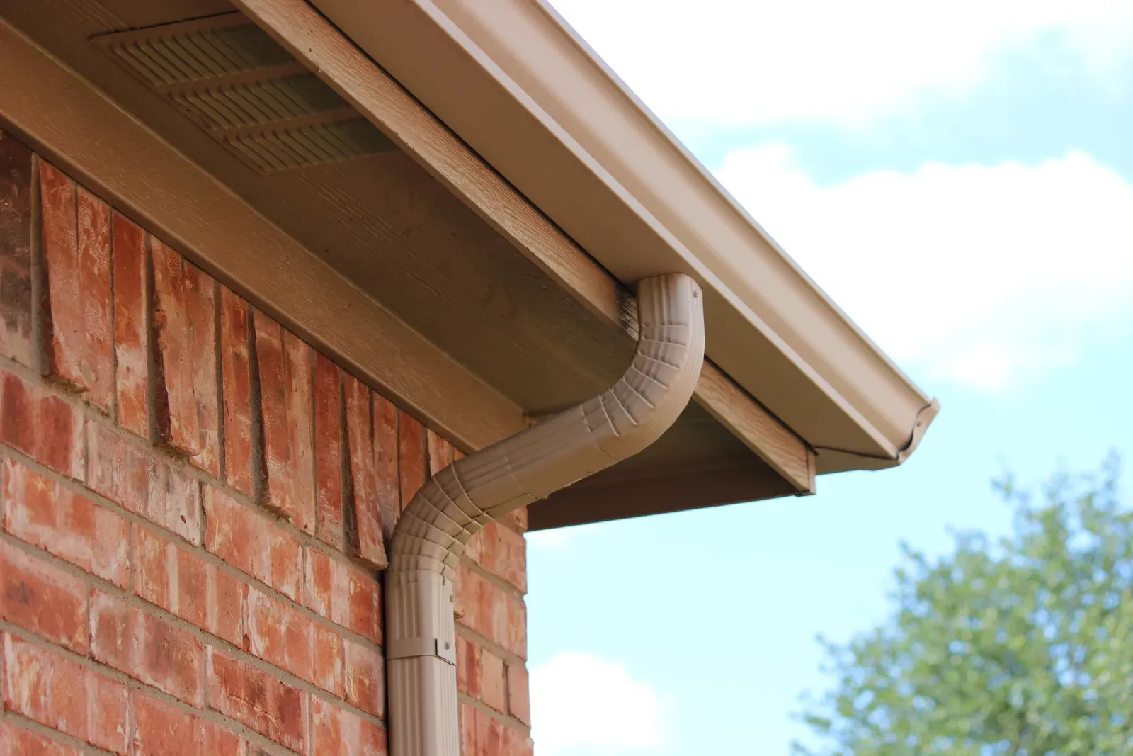 A professional installing new aluminum gutters on a residential building. | New Jersey Gutter