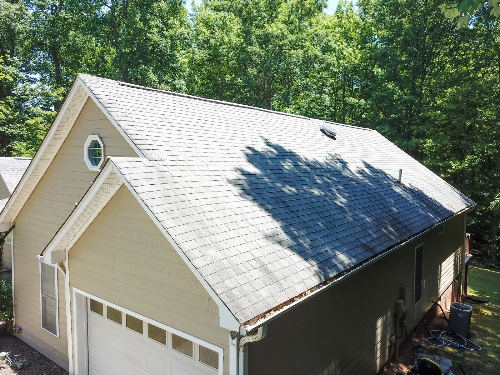 A new asphalt residential roof replacement. | New Jersey Gutter