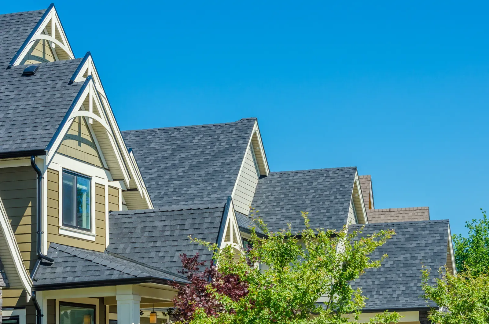 A multi-family building with a newly replaced asphalt roof. | New Jersey Gutter